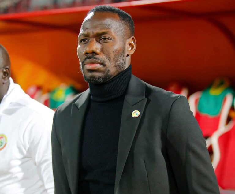 تقارير فرنسية: “الكاف” يقرر إيقاف بابي ثياو مدرب منتخب السنغال بعد أحداث نهائي الكان