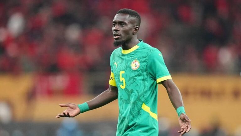 رغم وجود طاقم طبخ سنغالي… لاعب من المنتخب يدعي تسمم لاعبي السنغال قبل النهائي